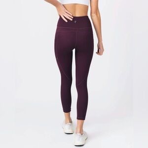 ZYIA Active Plum Pocket Light n Tight
Capri 20" Leggings